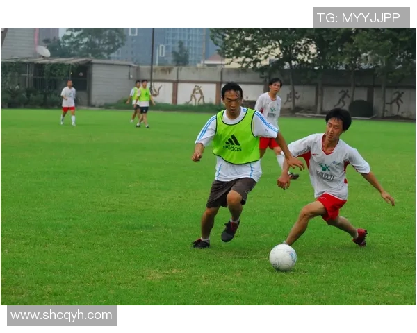 足球明星拍照时的独特姿势揭秘让你大开眼界的瞬间捕捉与风格展现 足球明星拍照时的独特姿势揭秘让你大开眼界的瞬间捕捉与风格展现